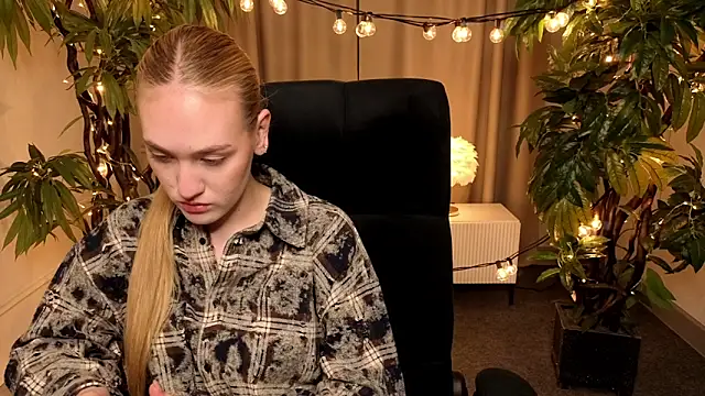 JenniferCamprell online show from 03-25-26, 04:17