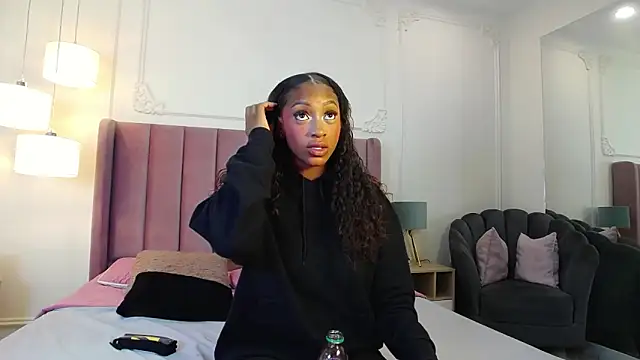 LiaTrainor online show from 04-06-26, 12:28