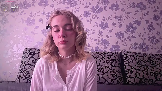 Snapshot of PuraGrant chatting on 04-29-26, 02:05 PuraGrant online show from 04-29-26, 02:05