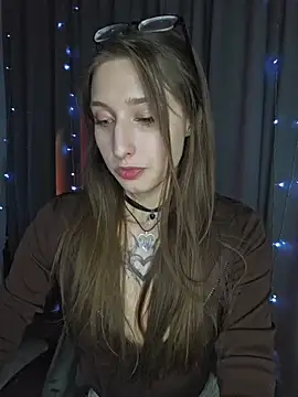 Snapshot of Emma_Willson chatting on 04-17-26, 02:42 Emma Willson online show from 04-17-26, 02:42
