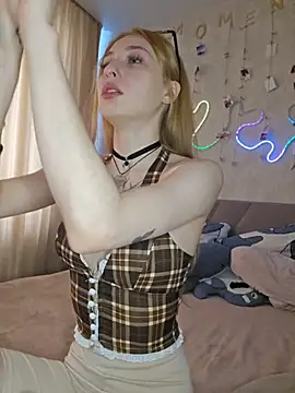 Snapshot of Emma_Willson chatting on 05-23-26, 12:15 Emma Willson online show from 05-23-26, 12:15