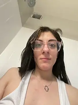Snapshot of Mariyyumyums chatting on 05-18-26, 08:08 Mariyyumyums online show from 05-18-26, 08:08