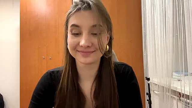 Snapshot of Flower_sunny chatting on 03-18-26, 11:46 Flower sunny online show from 03-18-26, 11:46