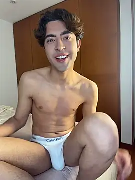 Snapshot of MatthewMoore_ chatting on 06-17-26, 01:05 MatthewMoore online show from 06-17-26, 01:05