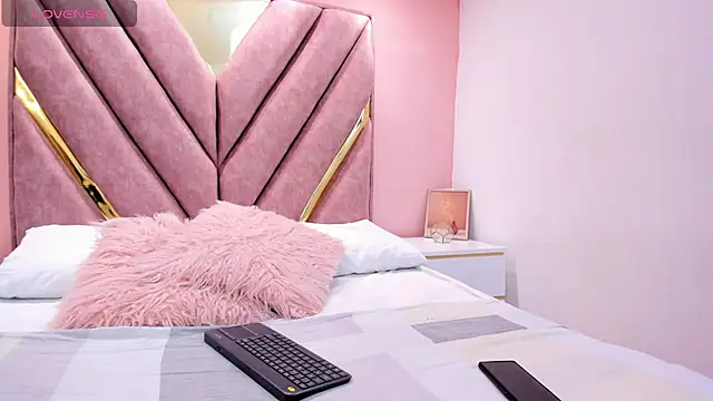 chloe larson online show from 03-27-26, 11:44