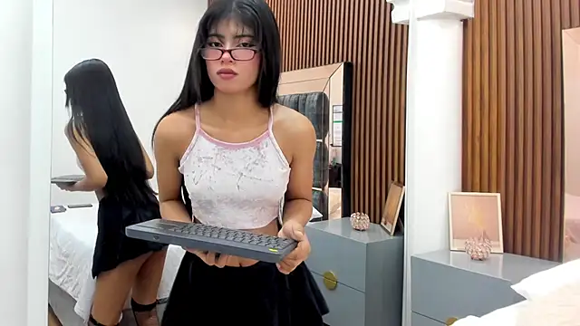 chloe larson online show from 03-04-26, 11:29