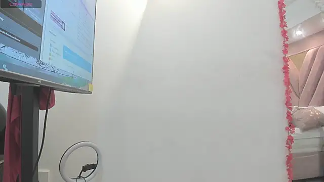 chloe larson online show from 06-18-26, 11:26