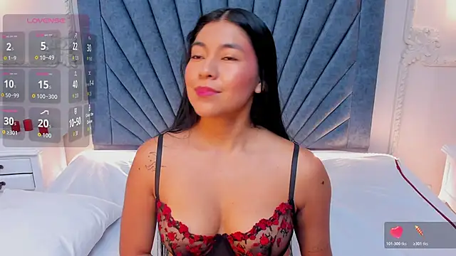 Leandra-Johnson online show from 05-18-26, 01:16