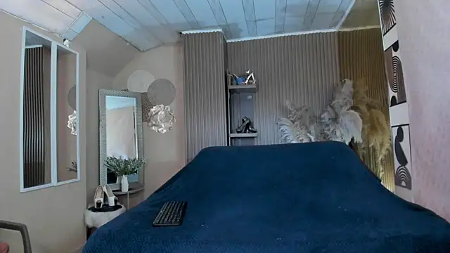 KiaraXMilf online show from 04-14-26, 07:41