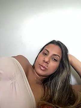 Snapshot of kifanyy chatting on 05-06-26, 04:00 kifanyy online show from 05-06-26, 04:00