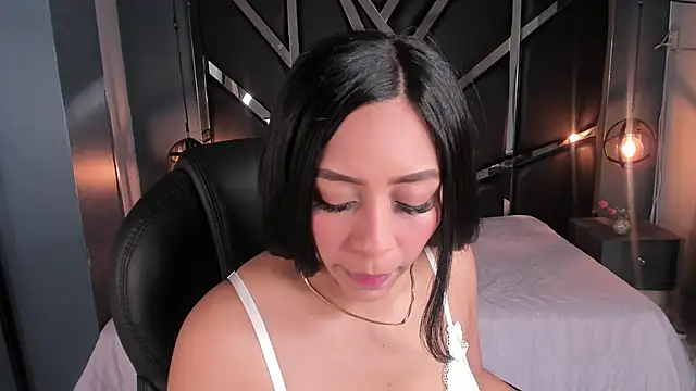 Esmeralda  18 online show from 03-10-26, 07:40