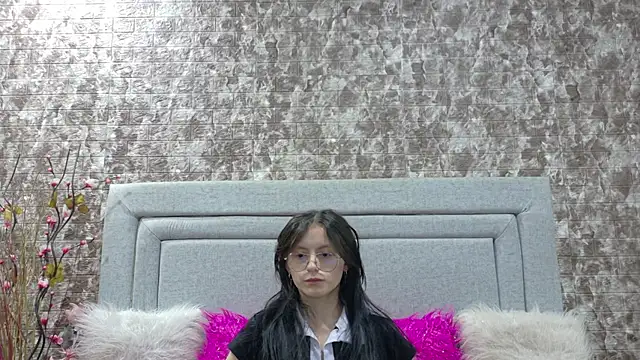 Naomimolie online show from 06-19-26, 12:33