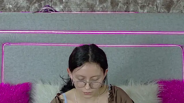 Naomimolie online show from 07-16-26, 12:02