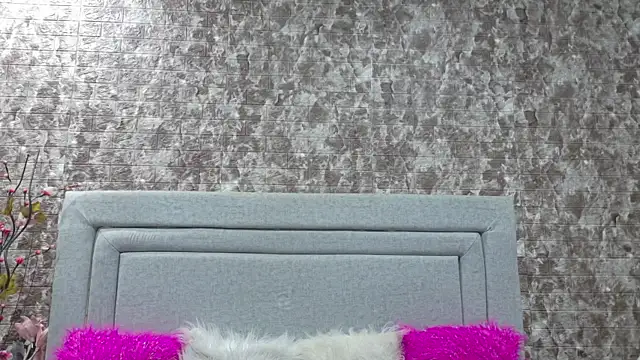 Naomimolie online show from 06-18-26, 12:10