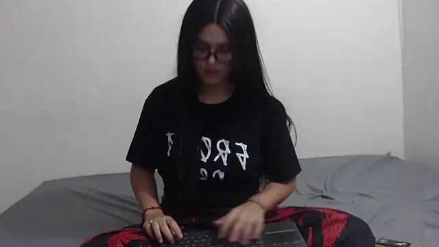 Scarlett Cherry  online show from 05-17-26, 07:03