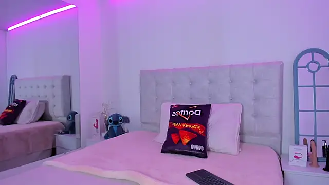 Vanessa cruz 18 online show from 04-21-26, 06:47