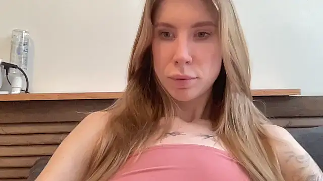 Snapshot of LunaLila7 chatting on 03-03-26, 02:02 LunaLila7 online show from 03-03-26, 02:02