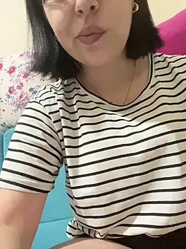 Snapshot of edeece chatting on 03-03-26, 10:50 edeece online show from 03-03-26, 10:50