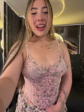 ManuelaVeeleez online show from 04-21-26, 03:02