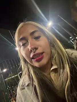ManuelaVeeleez online show from 06-12-26, 01:58
