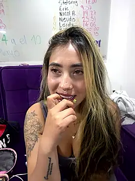 ManuelaVeeleez online show from 05-09-26, 02:48