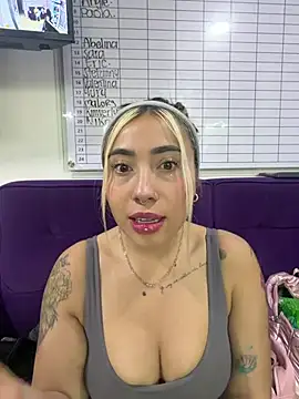 ManuelaVeeleez online show from 07-24-26, 04:08