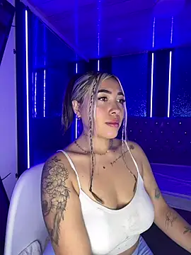 ManuelaVeeleez online show from 07-28-26, 04:53