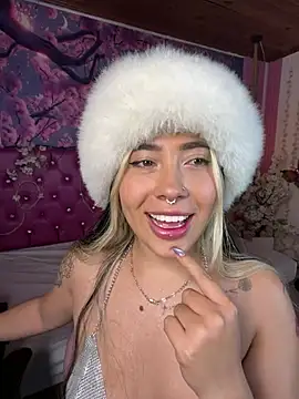 ManuelaVeeleez online show from 07-19-26, 05:42