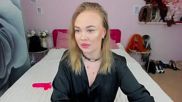 HannahWillow online show from 04-07-26, 06:15