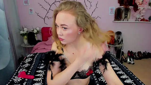 HannahWillow online show from 03-08-26, 07:22