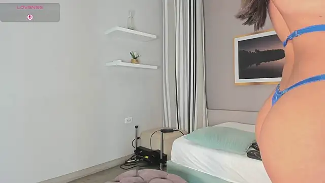 Adri Silva online show from 04-15-26, 01:37