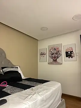 AlmaraRouge online show from 04-20-26, 08:21