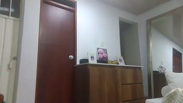 Jiwon Han online show from 04-06-26, 01:45