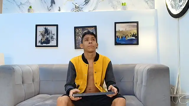 SKINNY BOYXXX online show from 04-14-26, 07:13