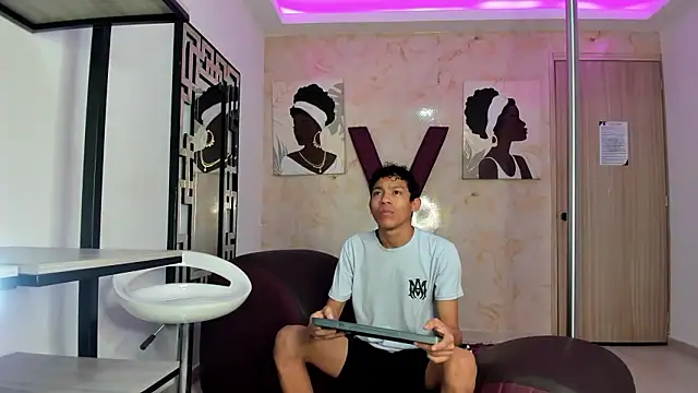 SKINNY BOYXXX online show from 03-25-26, 07:30