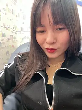 Snapshot of Little_Muse78 chatting on 05-19-26, 01:43 Little Muse78 online show from 05-19-26, 01:43