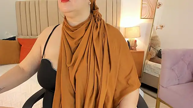 Snapshot of _Azahaaraa_ chatting on 06-06-26, 04:17 Azahaaraa online show from 06-06-26, 04:17