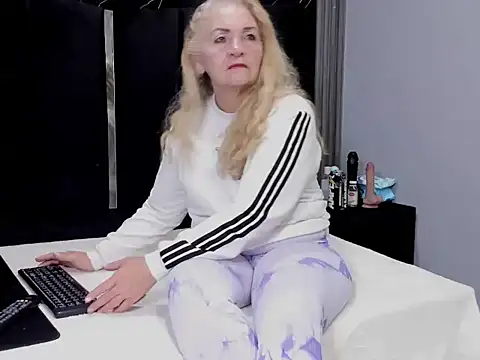 queenstarhy online show from 03-12-26, 03:45