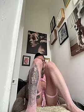 SkinnyLilly online show from 06-12-26, 11:52
