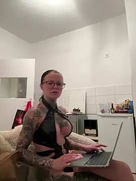 SkinnyLilly online show from 07-16-26, 08:50