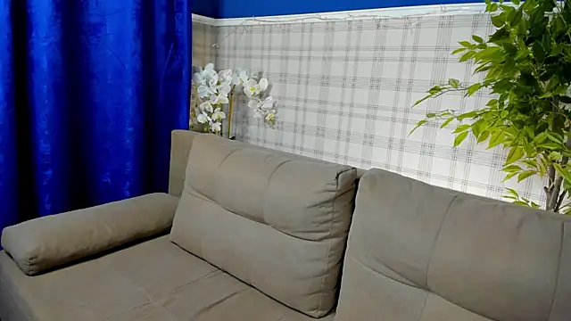 Snapshot of Edna_Martin chatting on 04-28-26, 02:27 Edna Martin online show from 04-28-26, 02:27