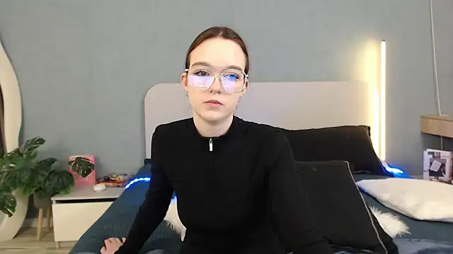 SunyLily online show from 04-19-26, 06:03