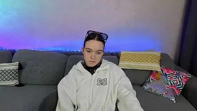 SunyLily online show from 05-16-26, 06:12