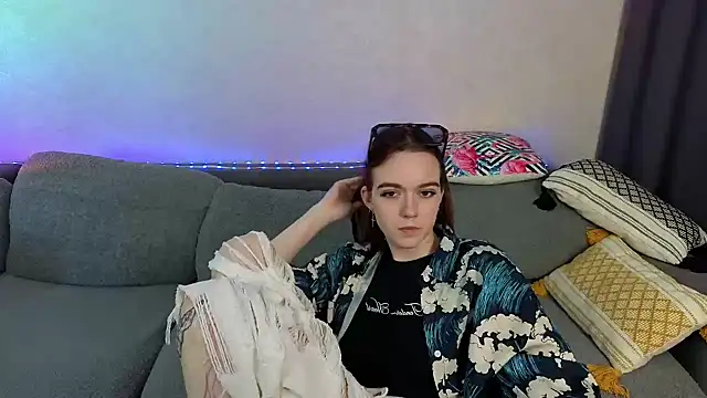SunyLily online show from 06-12-26, 06:33