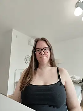 Snapshot of CelineThompson chatting on 05-16-26, 02:16 CelineThompson online show from 05-16-26, 02:16