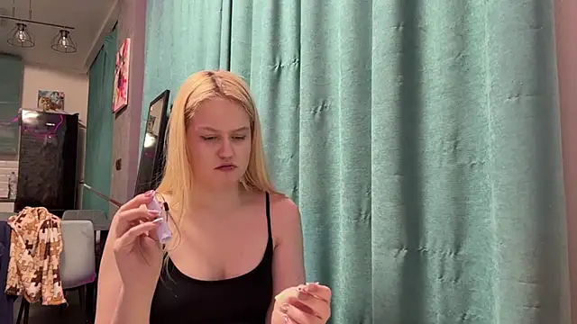 Laura Walterss online show from 03-05-26, 03:41