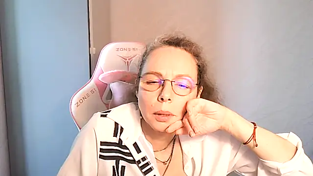 Snapshot of Helly_nana chatting on 04-04-26, 10:44 Helly nana online show from 04-04-26, 10:44