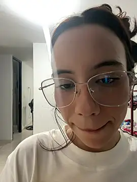 Snapshot of Nicole_Cute04 chatting on 07-04-26, 05:03 Nicole Cute04 online show from 07-04-26, 05:03