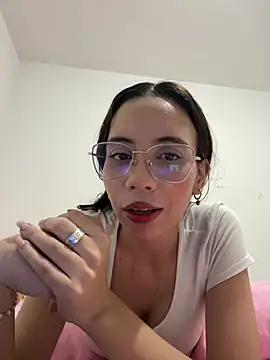 Snapshot of Nicole_Cute04 chatting on 07-26-26, 05:03 Nicole Cute04 online show from 07-26-26, 05:03