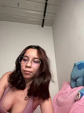 Snapshot of Nicole_Cute04 chatting on 05-04-26, 03:43 Nicole Cute04 online show from 05-04-26, 03:43